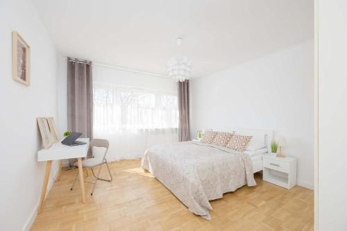 Bright Apartment in Warsaw's Wola Next to the Metro by Noclegi Renters, Varsavia