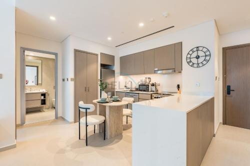 City Vibe 1BR with Outdoor Space, Walking Distance to Burj Khalifa and Dubai Mall, Grande, Downtown Dubai by Deluxe Holiday Homes, Dubai (photo 5)