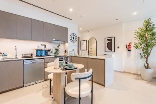 City Vibe 1BR with Outdoor Space, Walking Distance to Burj Khalifa and Dubai Mall, Grande, Downtown Dubai by Deluxe Holiday Homes, Dubai (photo 7)