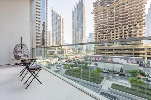 City Vibe 1BR with Outdoor Space, Walking Distance to Burj Khalifa and Dubai Mall, Grande, Downtown Dubai by Deluxe Holiday Homes, Dubai (photo 4)