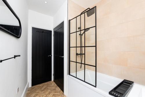 حمام, 2 Bedroom Apartment-Free Parking in هاويك