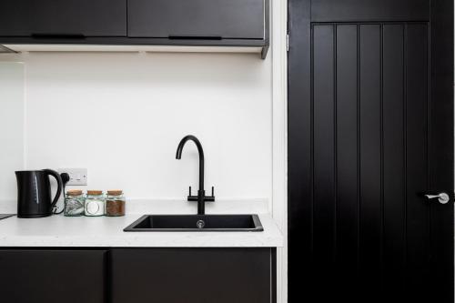 مطبخ, 2 Bedroom Apartment-Free Parking in هاويك