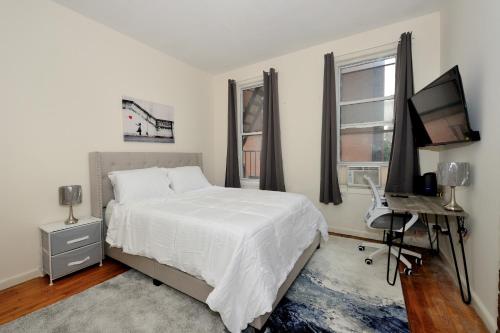 Cozy Studio Steps to Central Park Upper E Side - image 3