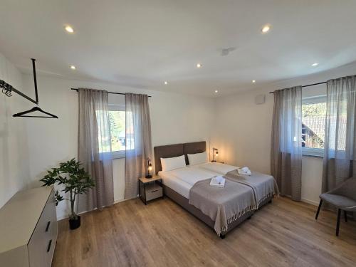 ADA5, Apartment mit Küche, Badewanne, Balkon, Terrasse, Parkplatz vor dem Haus, ruhig gelegen (Großes Apartment mit Kuche, Dusche, Badewanne, Balkon, Parkplatz vor dem Haus, schnelles Internet, A) in คูล์มบาค