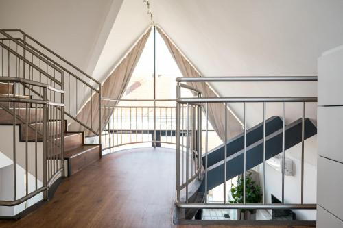 Fantastic Loft with Balcony - image 13