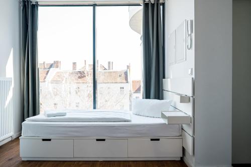 Fantastic Loft with Balcony - image 2