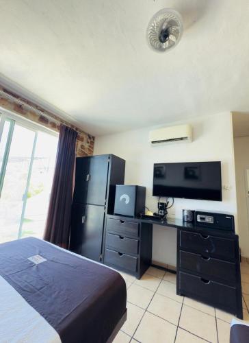 Hotel Stone – Acapulco, GA