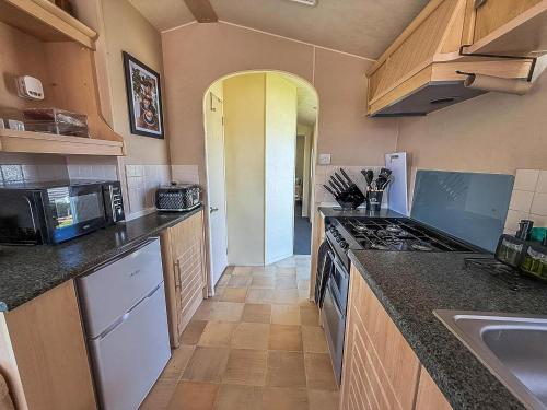 Superb 8 Berth Caravan At Seawick Holiday Park In Essex, Ref 27075Sw