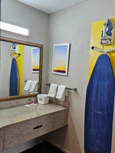 Days Inn by Wyndham Washington - image 3