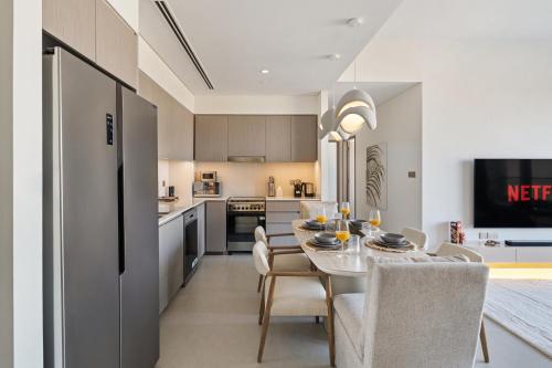 Bella Elite Homes at Grande Signature Full Burj and Fountain View Downtown - Brand New Luxury Apartment, Dubai (photo 10)