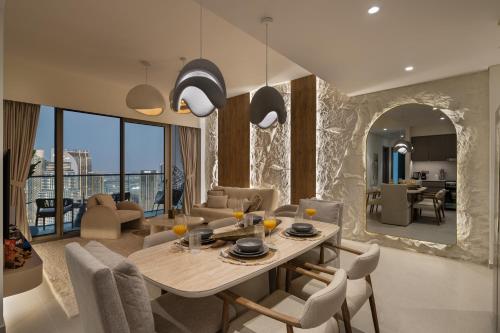 Bella Elite Homes at Grande Signature Full Burj and Fountain View Downtown - Brand New Luxury Apartment, Dubai (photo 4)