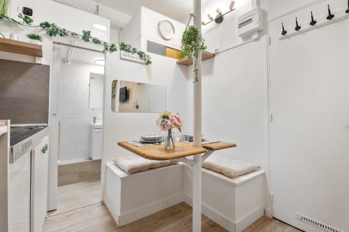 One-Bedroom Apartment image 5