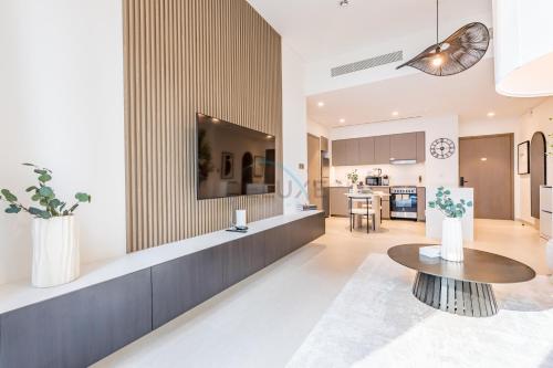 City Vibe 1BR with Outdoor Space, Walking Distance to Burj Khalifa and Dubai Mall, Grande, Downtown Dubai by Deluxe Holiday Homes, Dubai (photo 3)