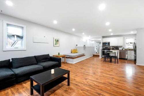 New Renovated Home With Jacuzzi