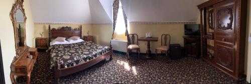 Standard Queen Room