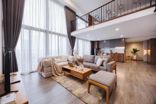 PentStudio Duplex Apartment