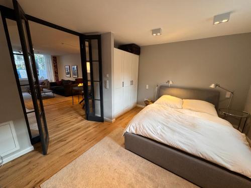 Neue 2 Zimmer Wohnung im Grunen mit Terrasse und Platz in Kleinmachnow