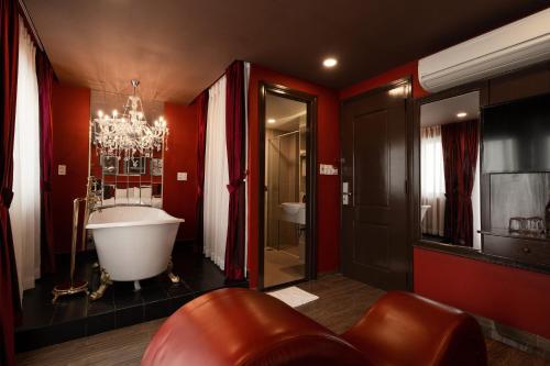 Bathroom, Đao Tien Hotel - Nguyen Thi Minh Khai in Phuoc Hoa