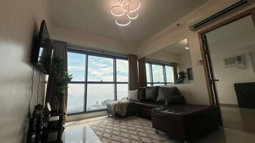 2BR Grand Riviera Suites by MrSayla, Manila (photo 5)