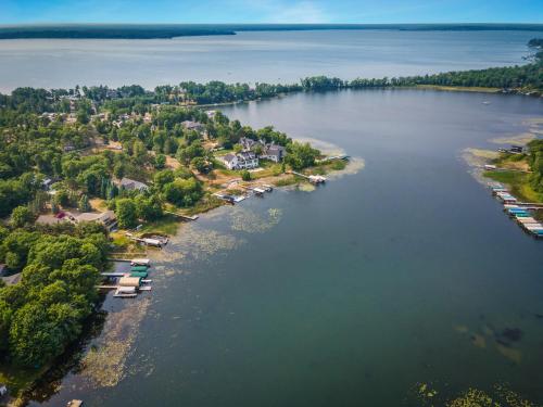 Love Lake Manor in East Gull Lake (MN)