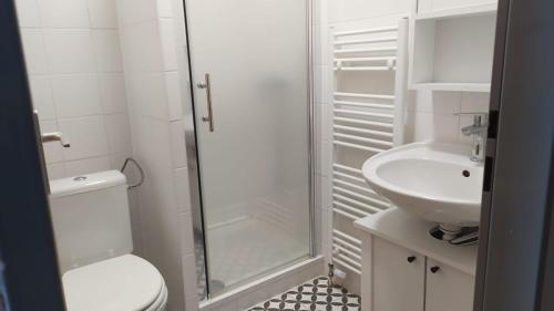 Ubytovani Na Pesine - Private Parking in Dolní Chabry