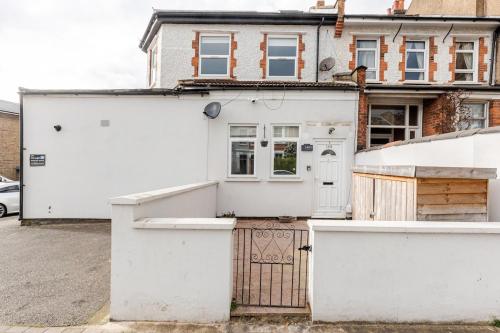 Clapham Common Sleeps 10 Free Parking for 4 Cars or 3 Vans 2 Bed 2 Bath 5 min to Metro Zone 2, Londýn (fotografie 10)