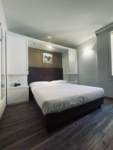 Double Room room in Hotel Holiday- Alla Finestrella