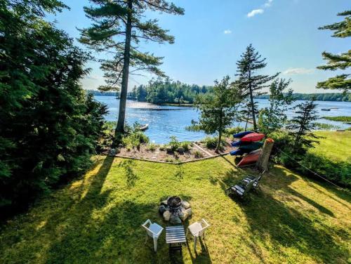 Lake Life Waterfront Cabin NEW in Hancock (ME)