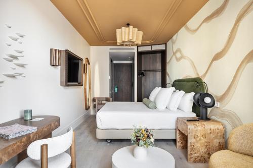 Standard Double Room image 8
