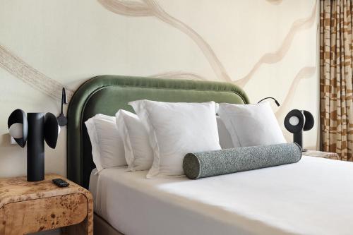 Standard Double Room image 5