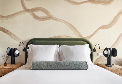 Standard Double Room image 4