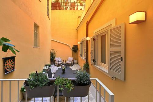 Monti luxury patio apartment, Рим