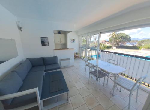 Apartment with Pool View  image 6