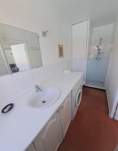 Apartment with Pool View  image 4