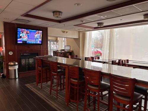 共用Lounge/電視區, Hamden Hotel and Suites HAMDEN - NEW HAVEN in 哈姆登