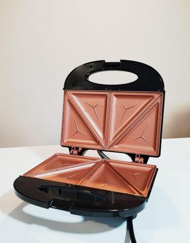 HABITACION 1 independiente baño y balcón privado Unicentro