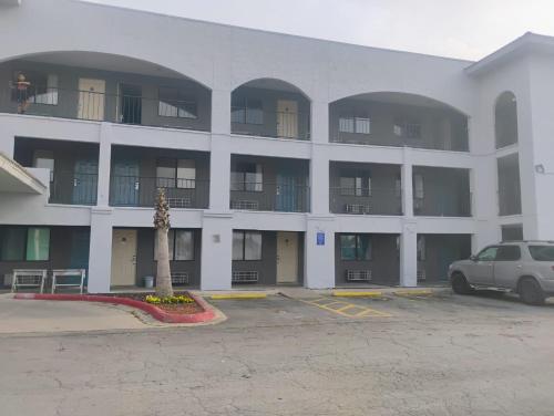 Hallmark Inn and Suites - image 12