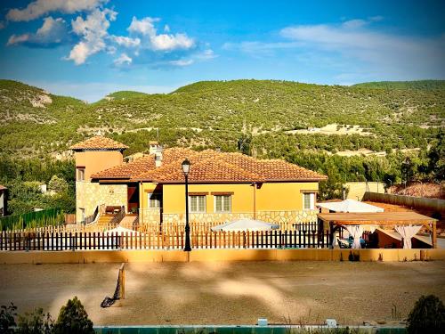 Kert, Villalbeja Casa Rural en Cuenca in Villalba De La Sierra