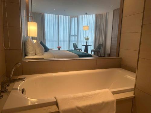 A La Carte Ha Long Bay - Sea View Apartment - 편의 시설/서비스