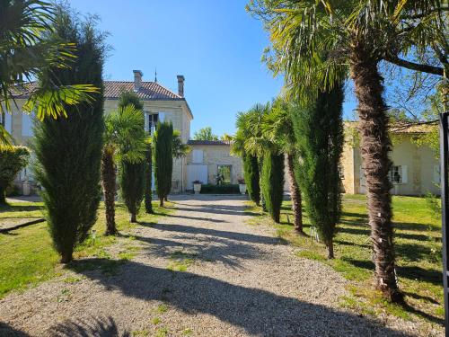 Entrance, Le Manoir Lacustre in Queyrac