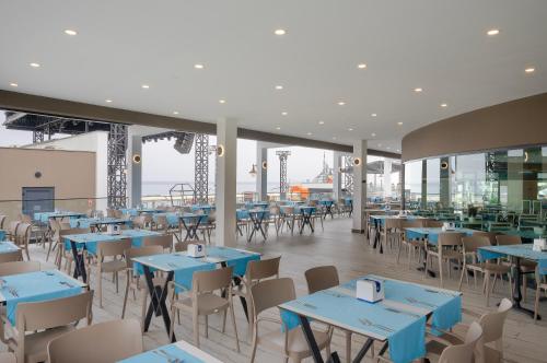 Sailor's Beach Club - image 5