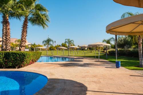 Elegant Appartement Piscine Golf et Wifi - image 11