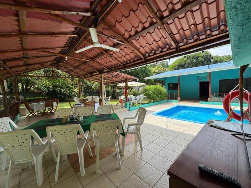 Peldbaseins, Camping Finca Planeta Sano in Naranjito
