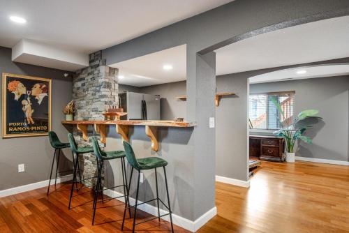 5 bed 4 bath and Pet friendly in Erie (CO)