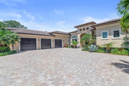 The Grand Mariner Estate. A Waterfront Retreat. in Port Salerno