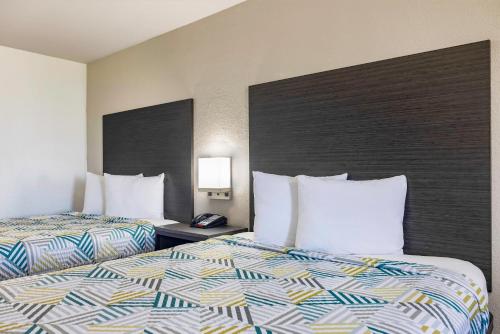 2 queen beds