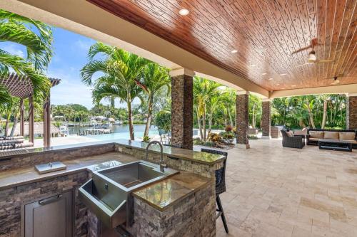 The Grand Mariner Estate. A Waterfront Retreat. in Port Salerno