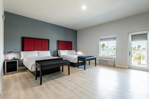 The J Hotel Dunedin Clearwater, an Ascend Collection Hotel