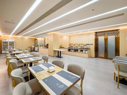 restavracija, Yibo Hotel - Pazhou  Convention and Exhibition Center in Guangzhou