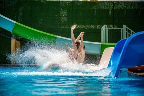 Sailor's Beach Club - image 9